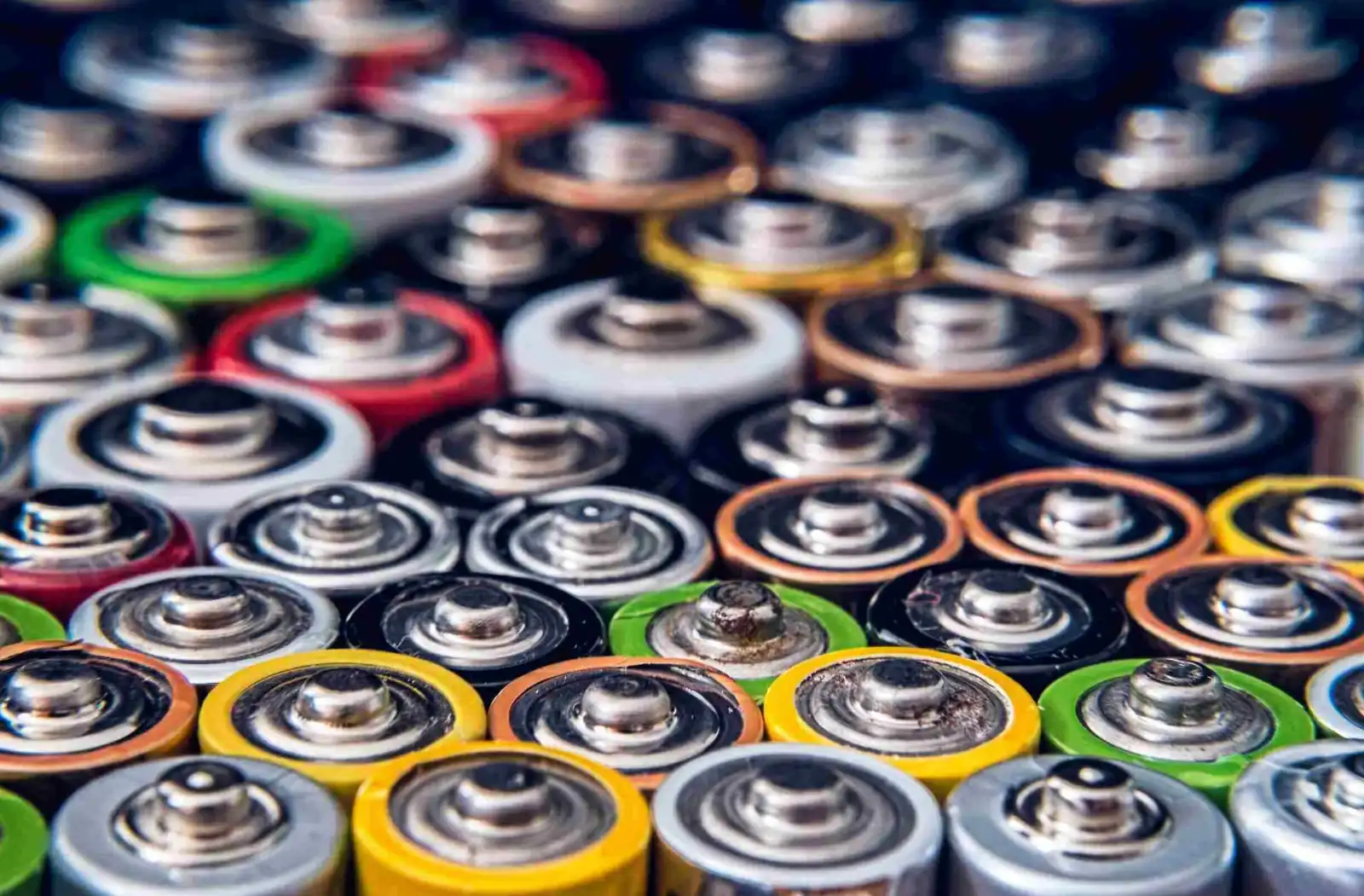 Next-generation lithium battery research and development, showcasing innovative design and components