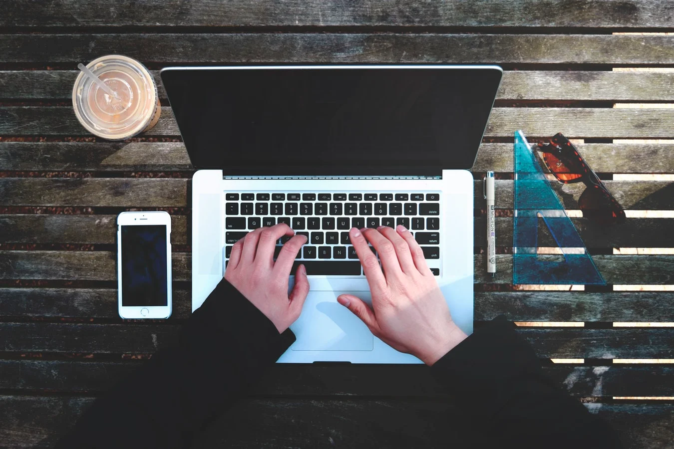 AI-powered email marketing strategy: data analysis, personalization, and automation for enhanced campaigns