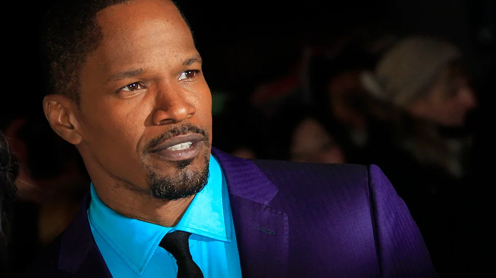 Jamie Foxx providing aid to man in serious car accident