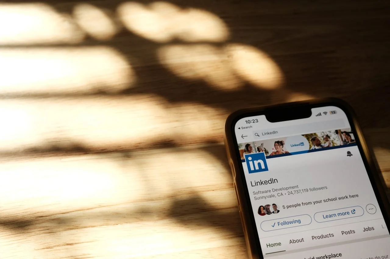 Thought leader on LinkedIn, building brand velocity through strategic PR communication