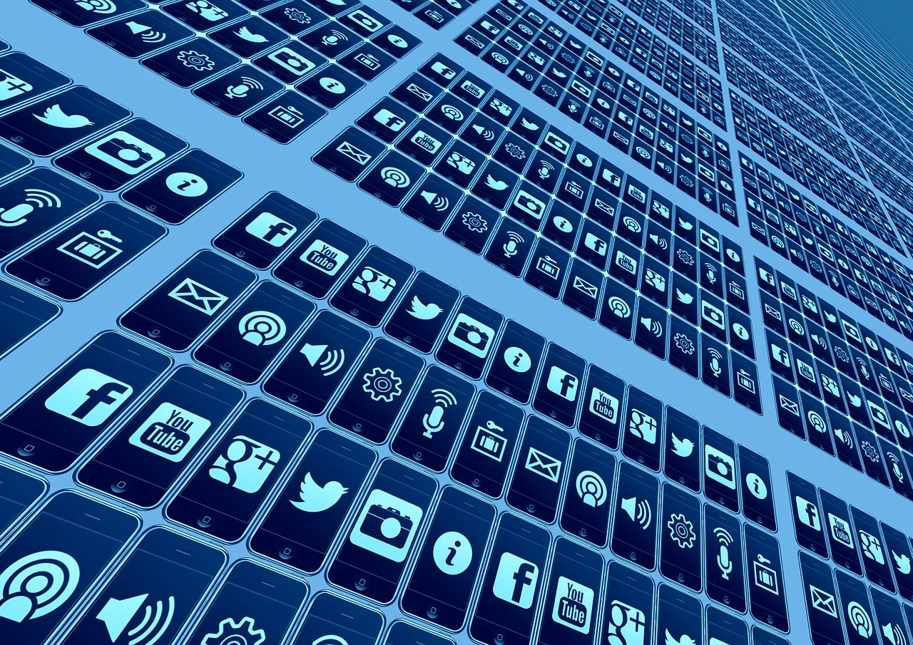 A hand holds a smartphone displaying tech news, illustrating PR's influence on consumer tech