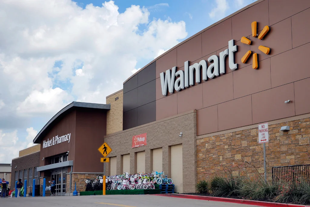 Walmart's online shopping cart grows, reflecting improved e-commerce strategy against Amazon