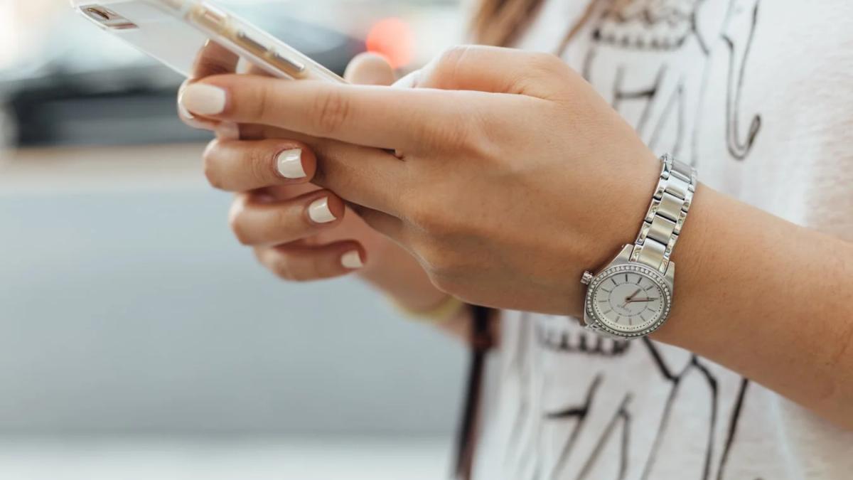 Smartphone displaying a branded text message, enhancing brand recognition and customer engagement