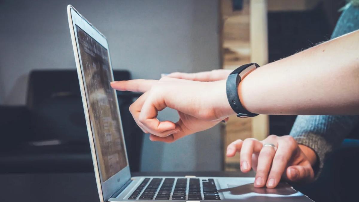 Digital branding strategy and online reputation building in a world of connected devices