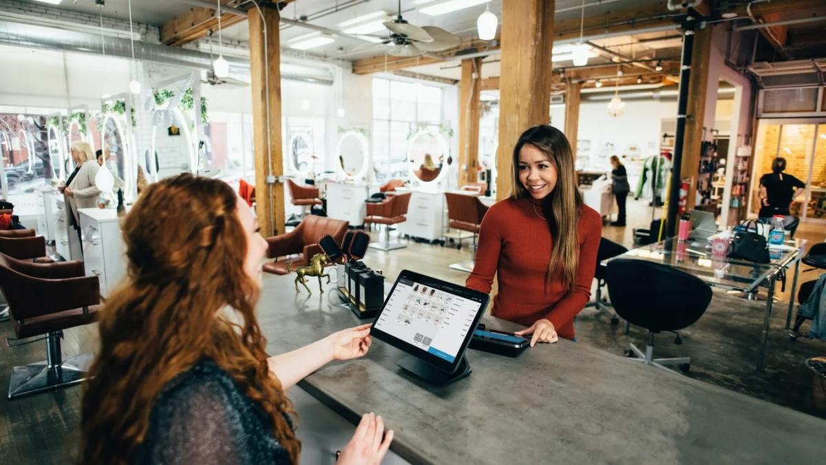 Illustrating various customer service touchpoints through a journey map, highlighting key interactions