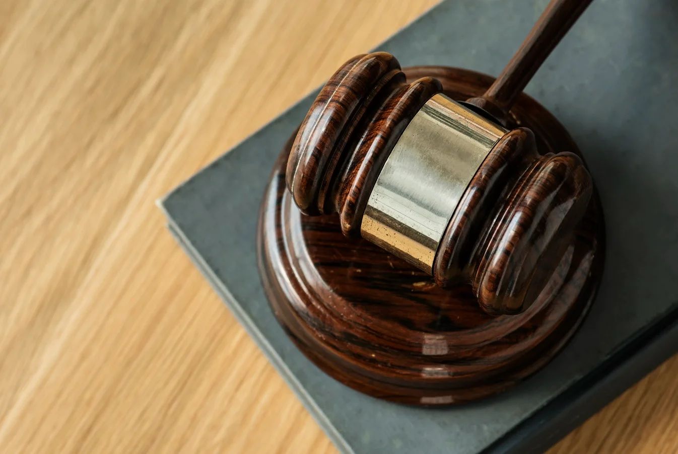 A gavel, legal books, and a pen signify the process of changing a law