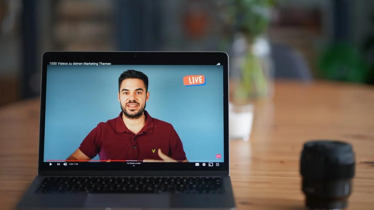 Successful livestreaming: presenter on stage, audience engaged, cameras rolling, bright lights highlighting