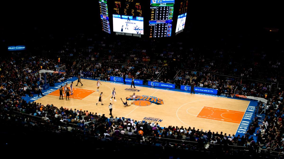 Basketball player dribbling during a New York Knicks game