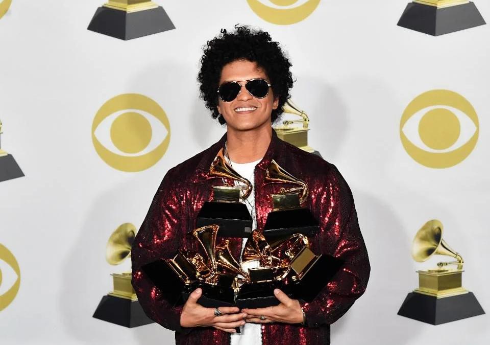 Alien pop star Mars accepting Grammy Award, sparking industry-wide debate and discussion
