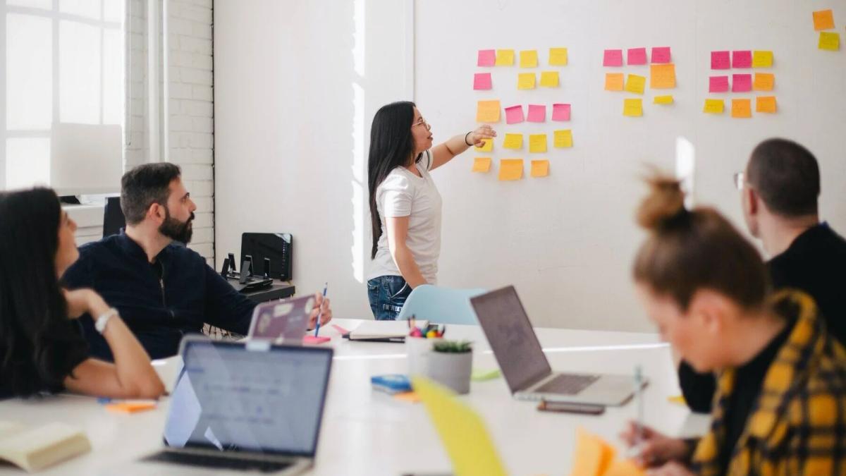 Measuring thought leadership: analyzing data and impact for strategic growth