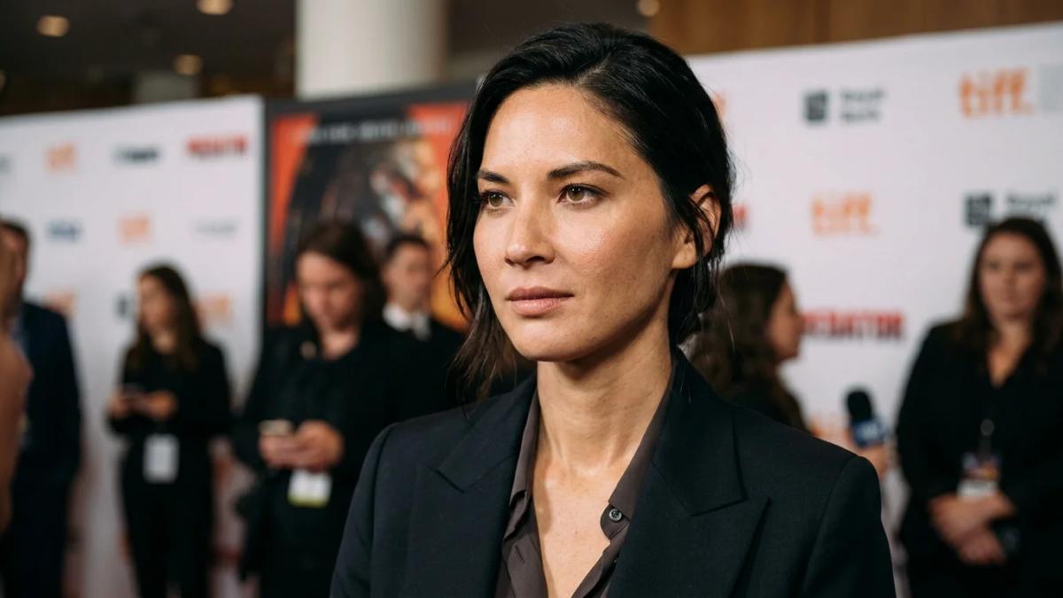 Olivia Munn speaks about the controversy surrounding a predator actor in **The Predator** film