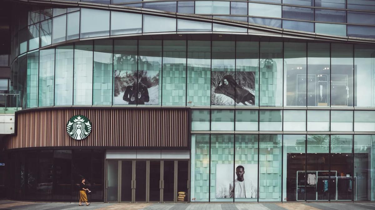 Starbucks app on a smartphone, connecting customers globally, fostering loyalty digitally