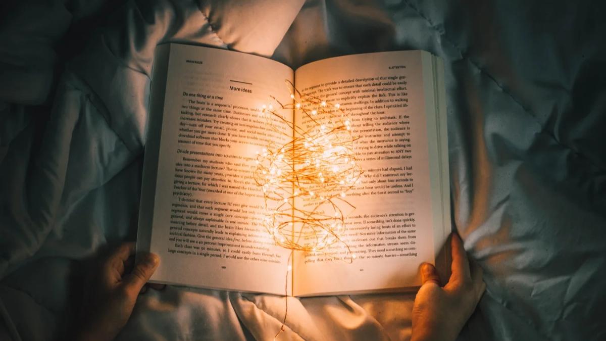Engaging audience with compelling narratives and interactive experiences in digital marketing campaigns