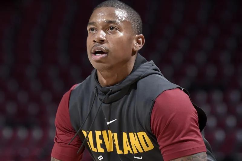 Isaiah Thomas in a Cavaliers uniform, dribbling at Quicken Loans Arena
