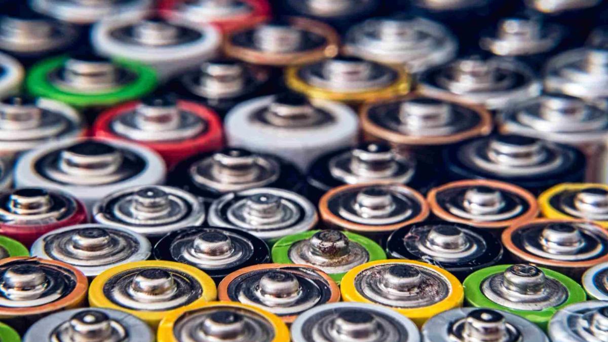 Next-generation lithium battery research and development, showcasing innovative design and components