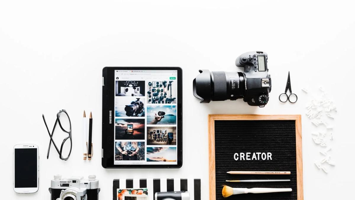 Influencers collaborating with brands, reaching a wider audience through social media marketing